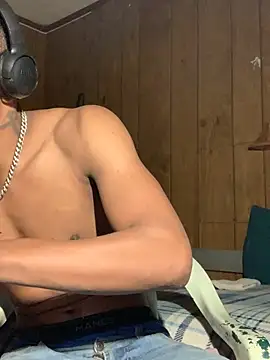 Snapshot of Tristris100 chatting on December 2024 01:37:02 AM Tristris100 online show from December 2024 01:37:02 AM