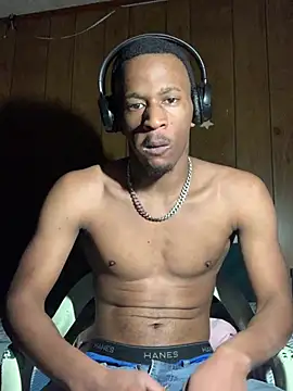 Snapshot of Tristris100 chatting on December 2024 11:28:02 PM Tristris100 online show from December 2024 11:28:02 PM