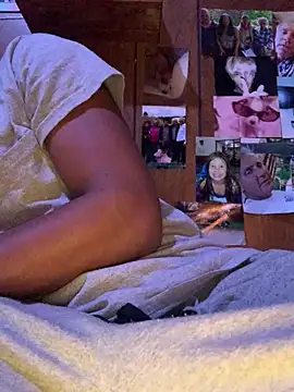 Snapshot of Tristris100 chatting on February 2025 08:24:01 AM Tristris100 online show from February 2025 08:24:01 AM