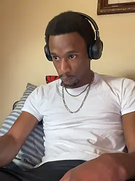 Snapshot of Tristris100 chatting on September 2025 04:40:01 PM Tristris100 online show from September 2025 04:40:01 PM