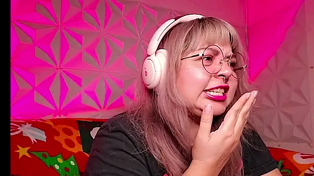 Snapshot of Satyn_doll chatting on December 2025 11:32:02 PM Satyn doll online show from December 2025 11:32:02 PM