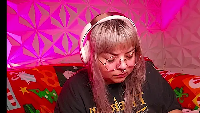 Snapshot of Satyn_doll chatting on December 2025 01:44:01 AM Satyn doll online show from December 2025 01:44:01 AM