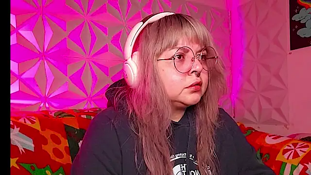 Snapshot of Satyn_doll chatting on December 2025 10:28:02 PM Satyn doll online show from December 2025 10:28:02 PM