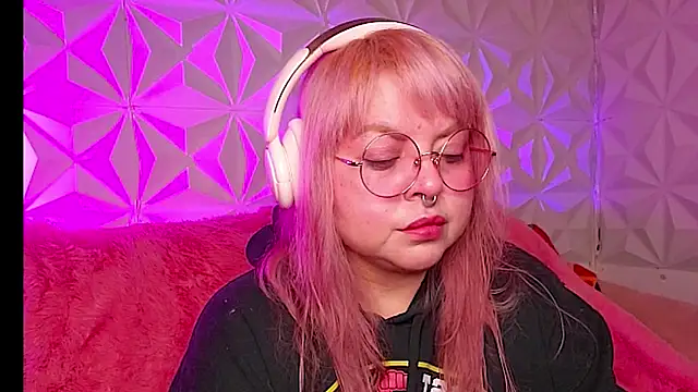 Snapshot of Satyn_doll chatting on January 2026 10:15:01 PM Satyn doll online show from January 2026 10:15:01 PM