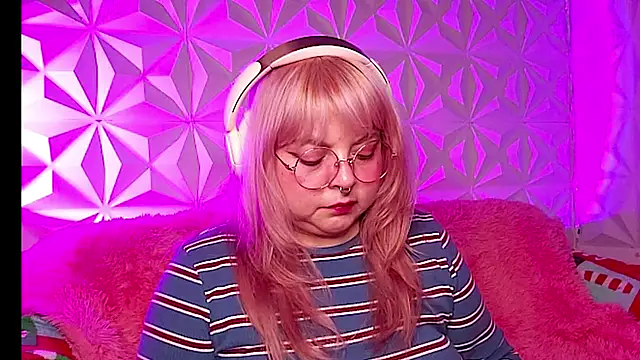 Snapshot of Satyn_doll chatting on January 2026 01:32:01 AM Satyn doll online show from January 2026 01:32:01 AM