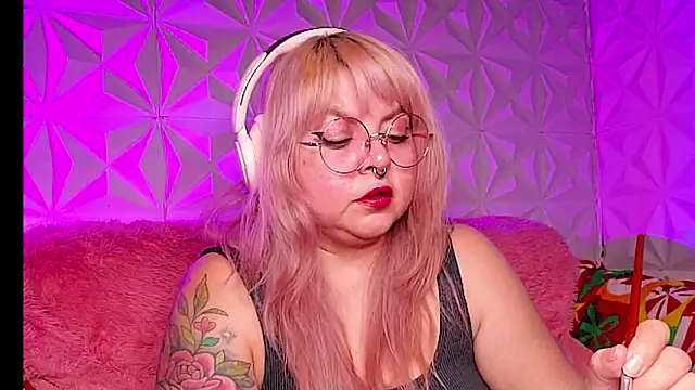 Snapshot of Satyn_doll chatting on February 2026 12:09:01 AM Satyn doll online show from February 2026 12:09:01 AM