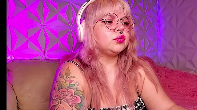 Snapshot of Satyn_doll chatting on February 2026 11:09:01 PM Satyn doll online show from February 2026 11:09:01 PM