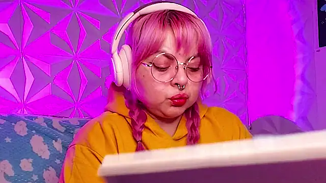 Snapshot of Satyn_doll chatting on February 2026 12:39:01 AM Satyn doll online show from February 2026 12:39:01 AM