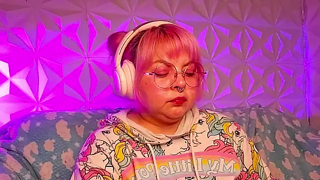 Snapshot of Satyn_doll chatting on February 2026 01:12:01 AM Satyn doll online show from February 2026 01:12:01 AM