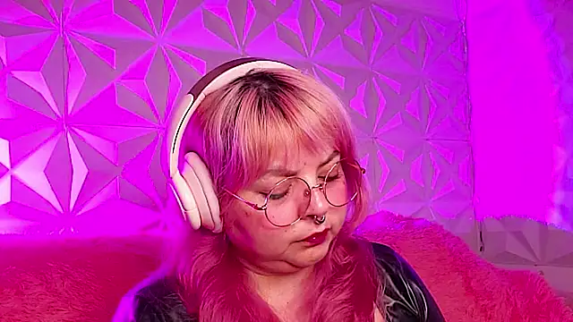 Snapshot of Satyn_doll chatting on February 2026 11:36:02 PM Satyn doll online show from February 2026 11:36:02 PM