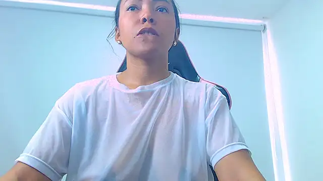 Snapshot of Saraahjoness chatting on April 2026 03:06:01 PM Saraahjoness online show from April 2026 03:06:01 PM