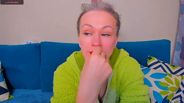 EllenMoore online show from October 2025 03:03:02 AM