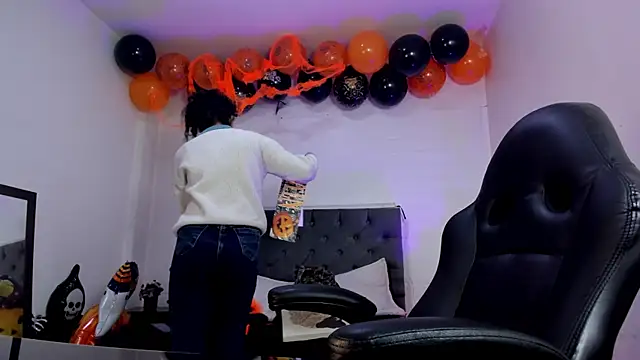 Ellie Alves online show from November 2025 12:05:02 PM