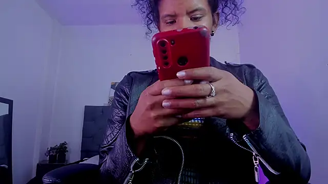 Ellie Alves online show from November 2025 01:43:01 PM