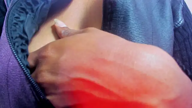 Ellie Alves online show from December 2025 04:27:01 PM