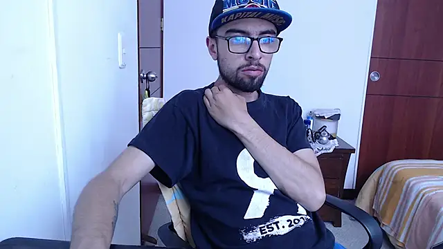 Snapshot of fvckolombianguyy chatting on February 2025 09:37:02 PM fvckolombianguyy online show from February 2025 09:37:02 PM