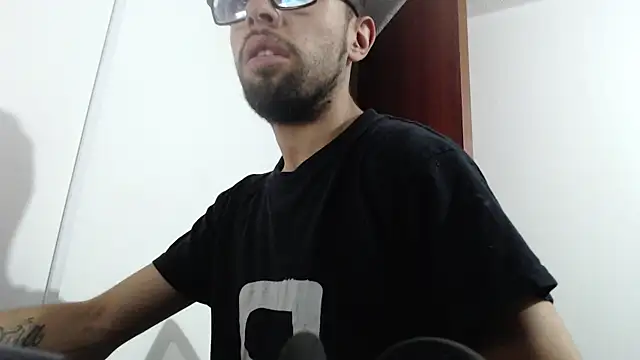 Snapshot of fvckolombianguyy chatting on February 2025 02:38:02 AM fvckolombianguyy online show from February 2025 02:38:02 AM