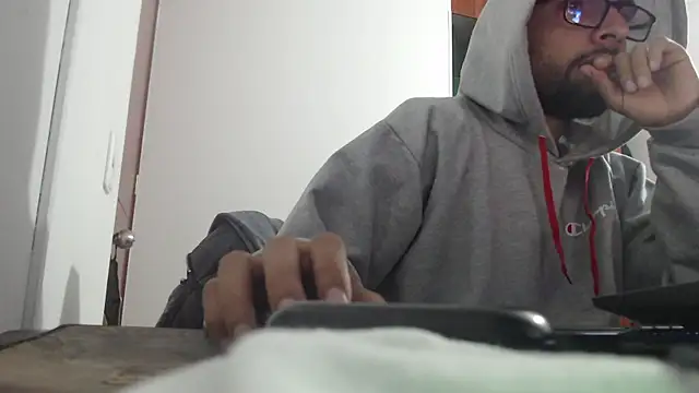 Snapshot of fvckolombianguyy chatting on February 2025 05:26:02 AM fvckolombianguyy online show from February 2025 05:26:02 AM