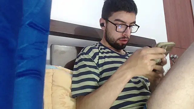 Snapshot of fvckolombianguyy chatting on February 2025 12:54:01 PM fvckolombianguyy online show from February 2025 12:54:01 PM