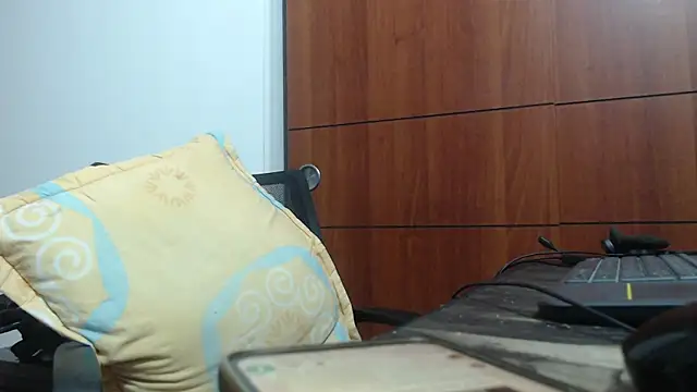 Snapshot of fvckolombianguyy chatting on February 2025 05:14:02 AM fvckolombianguyy online show from February 2025 05:14:02 AM