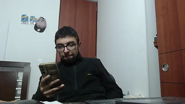 Snapshot of fvckolombianguyy chatting on February 2025 04:18:02 AM fvckolombianguyy online show from February 2025 04:18:02 AM