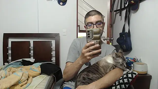 Snapshot of fvckolombianguyy chatting on March 2025 01:09:01 AM fvckolombianguyy online show from March 2025 01:09:01 AM