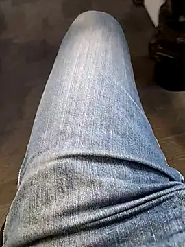 Snapshot of paradisiaquexxx chatting on February 2025 12:17:02 PM paradisiaquexxx online show from February 2025 12:17:02 PM