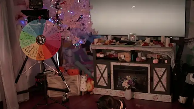 Nikki Torres online show from November 2025 07:18:02 PM