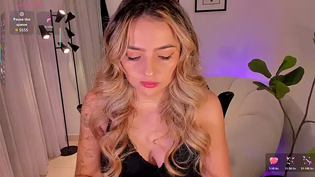 AmyWood online show from February 2026 02:03:01 PM