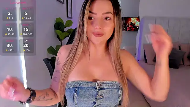 Snapshot of AmyWood chatting on June 2026 03:14:02 PM AmyWood online show from June 2026 03:14:02 PM