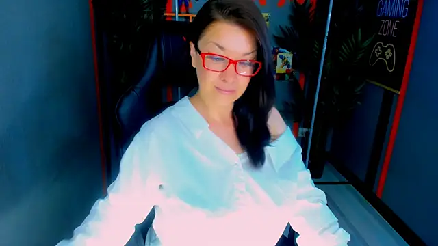 Snapshot of AnaMills chatting on June 2026 10:19:02 PM AnaMills online show from June 2026 10:19:02 PM