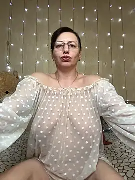 Amberhotqueen online show from February 2026 11:16:01 AM