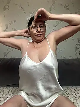 Amberhotqueen online show from July 2026 08:05:01 AM