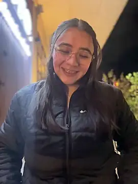 vaneelee online show from April 2026 03:22:01 AM