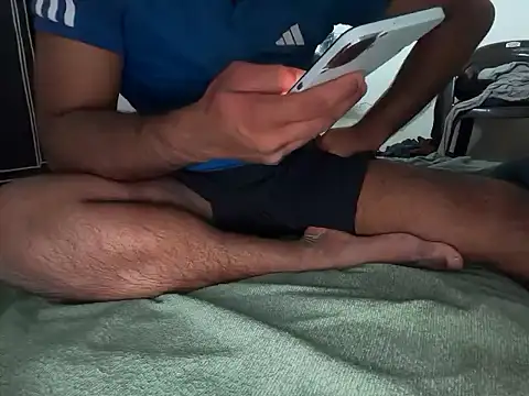 rohithunni123 online show from February 2026 12:01:02 PM