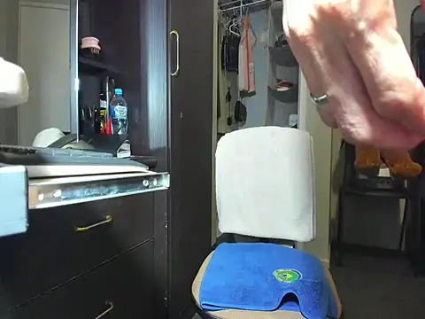 Angelchezcka online show from April 2026 06:47:01 AM