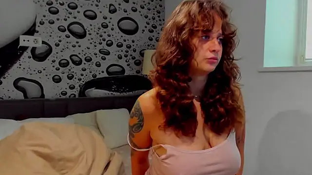 Snapshot of AlmaFancy chatting on November 2025 06:56:02 AM AlmaFancy online show from November 2025 06:56:02 AM