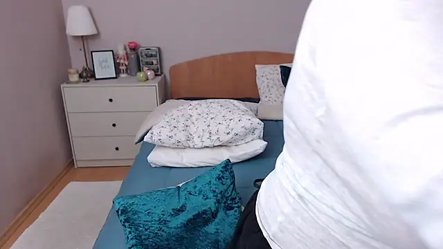 Snapshot of LeveMe2Nightt chatting on November 2025 01:44:01 PM LeveMe2Nightt online show from November 2025 01:44:01 PM