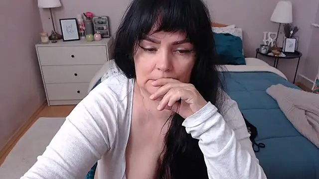 Snapshot of LeveMe2Nightt chatting on November 2025 01:11:01 PM LeveMe2Nightt online show from November 2025 01:11:01 PM