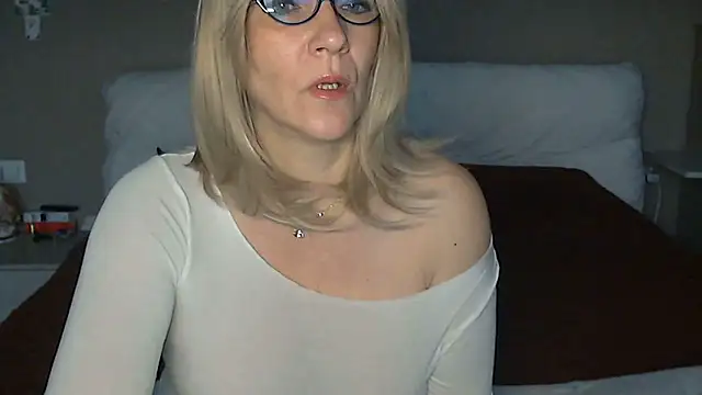 Snapshot of -K-- chatting on January 2026 10:29:01 AM -K-- online show from January 2026 10:29:01 AM