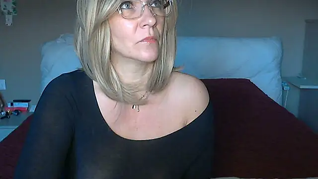 Snapshot of -K-- chatting on January 2026 03:17:01 PM -K-- online show from January 2026 03:17:01 PM