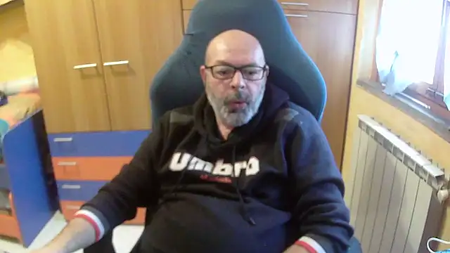 Snapshot of Tango128 chatting on December 2025 09:13:02 AM Tango128 online show from December 2025 09:13:02 AM