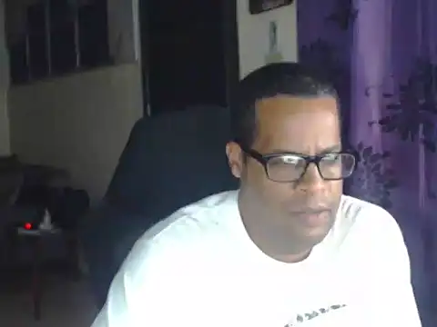 Snapshot of thesugar32 chatting on March 2025 01:42:02 AM thesugar32 online show from March 2025 01:42:02 AM