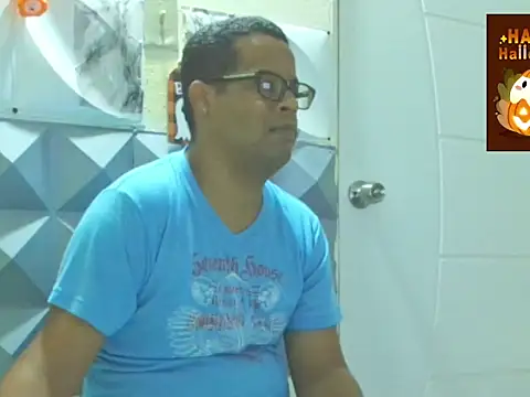 Snapshot of thesugar32 chatting on October 2025 12:41:02 PM thesugar32 online show from October 2025 12:41:02 PM