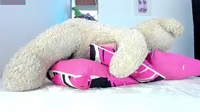 Snapshot of briitany_hot chatting on November 2025 05:24:01 PM briitany hot online show from November 2025 05:24:01 PM