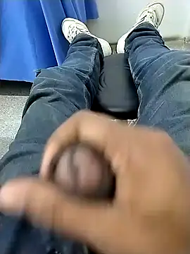 Snapshot of Theplesure007 chatting on February 2025 12:39:01 PM Theplesure007 online show from February 2025 12:39:01 PM