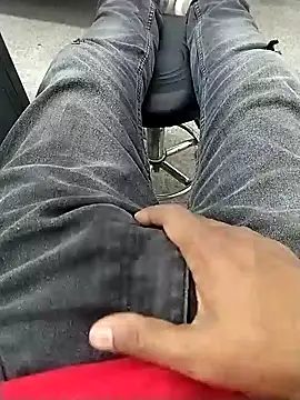 Snapshot of Theplesure007 chatting on February 2025 09:21:01 AM Theplesure007 online show from February 2025 09:21:01 AM