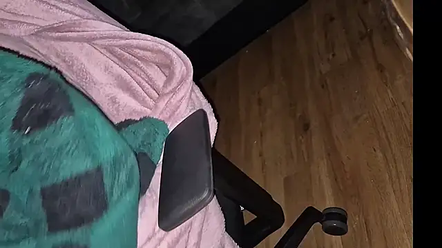 Snapshot of -luckybong- chatting on March 2025 09:14:02 PM -luckybong- online show from March 2025 09:14:02 PM