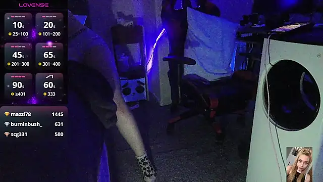 Blondiewithanass online show from November 2025 12:48:02 PM