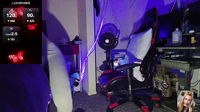 Blondiewithanass online show from April 2026 06:19:02 PM